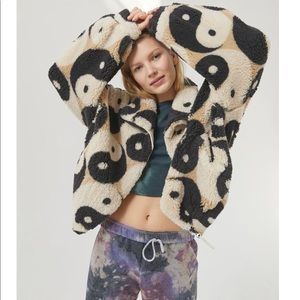LAST ONE 🔥 ☯️ UO NWT YIN YANG SHERPA JACKET